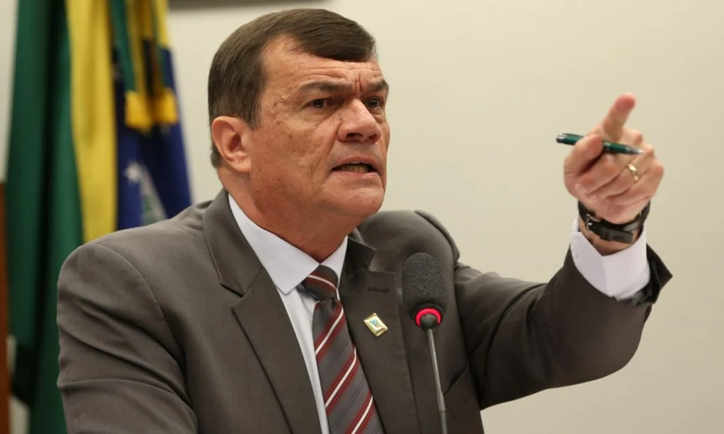 alt="clica-viral-general-paulo-sergio-nogueira-ex-ministro-defesa-governo-bolsonaro-pede-isencao-stf-2025"